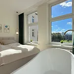 Seredino Relax Apartment- Romantic Escape With A Bathtub In The Bedroom, 5 Minutes To Old Town & Seaside Lägenhet *