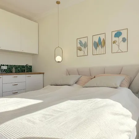 Seredino Relax Apartment- Romantic Escape With A Bathtub In The Bedroom, 5 Minutes To Old Town & Seaside