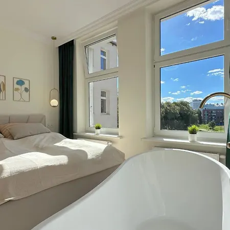 Seredino Relax Apartment- Romantic Escape With A Bathtub In The Bedroom, 5 Minutes To Old Town & Seaside 公寓 *