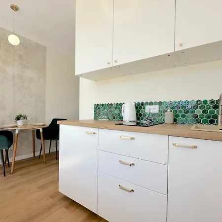 Lägenhet Seredino Relax Apartment- Romantic Escape With A Bathtub In The Bedroom, 5 Minutes To Old Town & Seaside Gdańsk