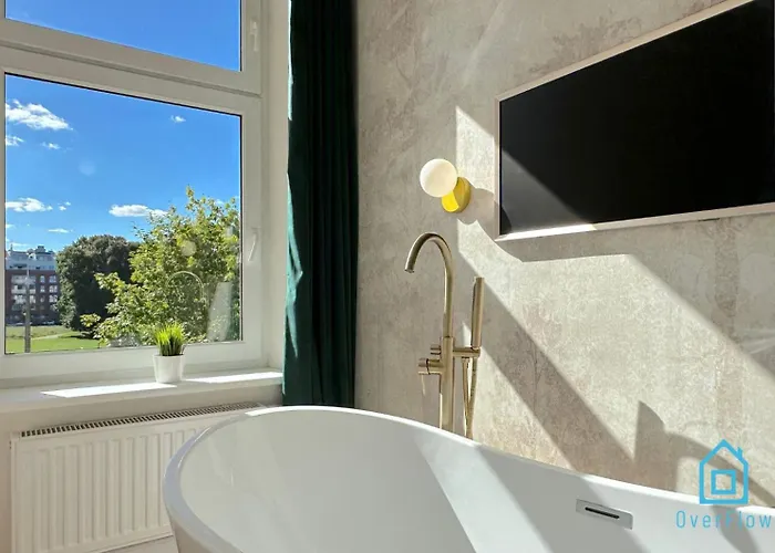 Seredino Relax Apartment- Romantic Escape With A Bathtub In The Bedroom, 5 Minutes To Old Town & Seaside 格但斯克
