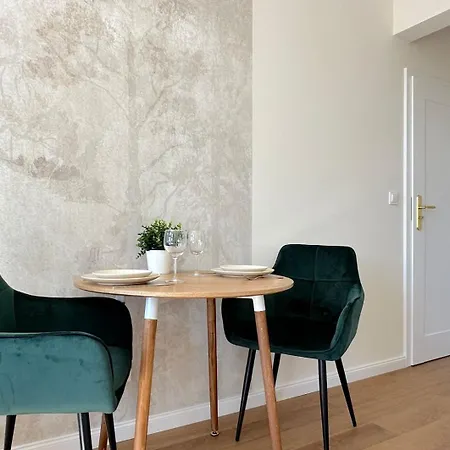 Seredino Relax Apartment- Romantic Escape With A Bathtub In The Bedroom, 5 Minutes To Old Town & Seaside Appartement Gdańsk