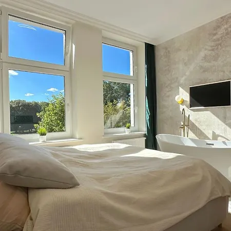 Seredino Relax Apartment- Romantic Escape With A Bathtub In The Bedroom, 5 Minutes To Old Town & Seaside *