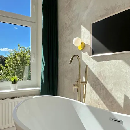 Seredino Relax Apartment- Romantic Escape With A Bathtub In The Bedroom, 5 Minutes To Old Town & Seaside Gdańsk