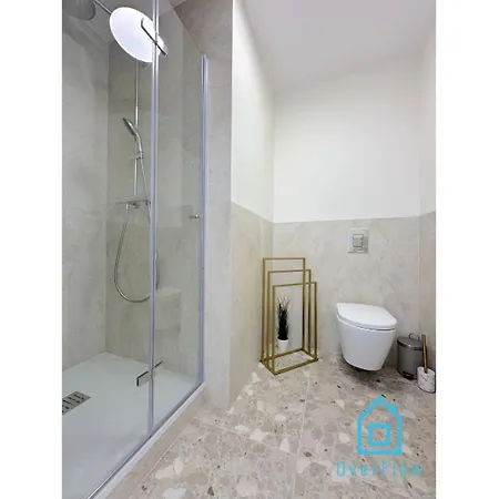 Seredino Relax Apartment- Romantic Escape With A Bathtub In The Bedroom, 5 Minutes To Old Town & Seaside Gdańsk